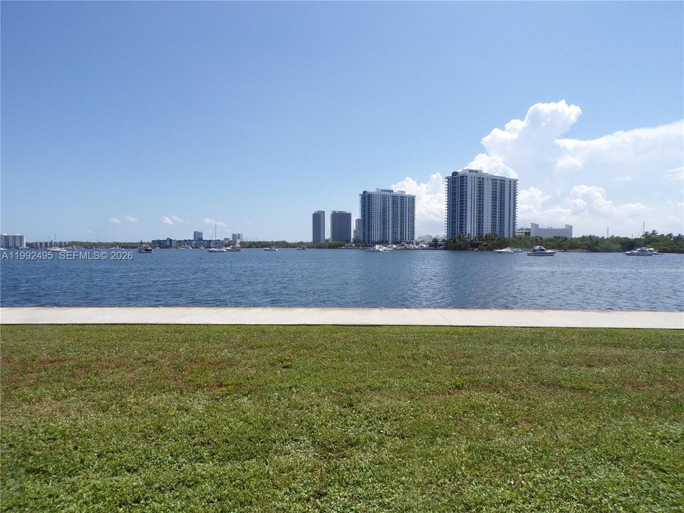 For Sale: $165,000 (1 beds, 1 baths, 768 Square Feet)