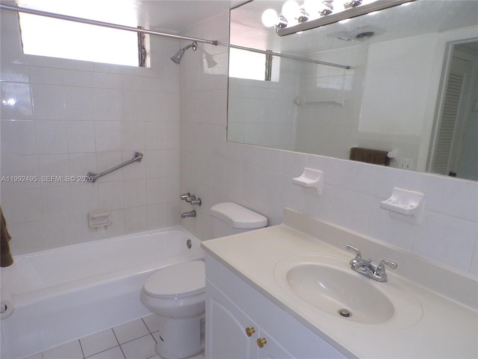 For Sale: $165,000 (1 beds, 1 baths, 768 Square Feet)