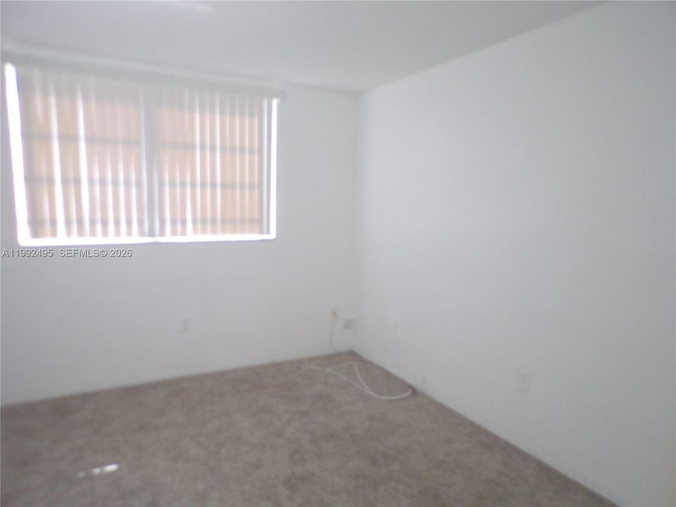 For Sale: $165,000 (1 beds, 1 baths, 768 Square Feet)