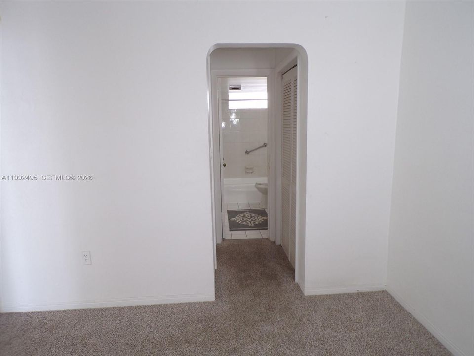 For Sale: $165,000 (1 beds, 1 baths, 768 Square Feet)