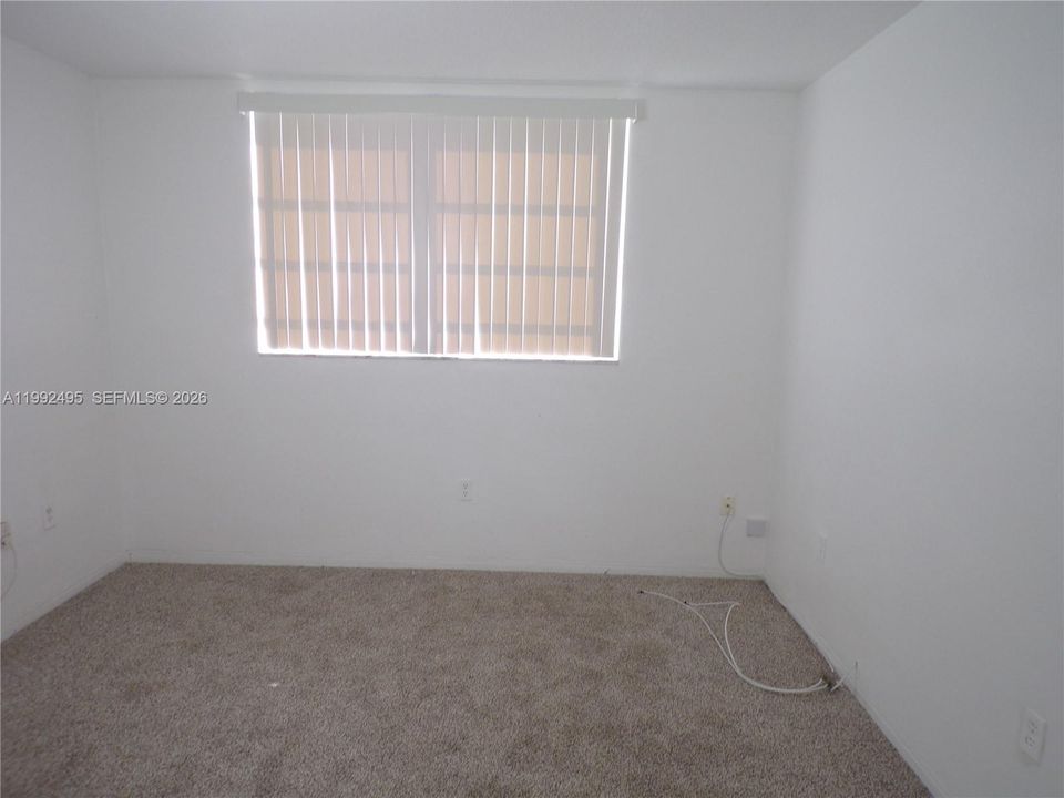 For Sale: $165,000 (1 beds, 1 baths, 768 Square Feet)