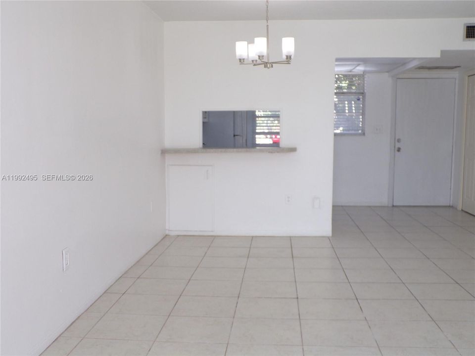 For Sale: $165,000 (1 beds, 1 baths, 768 Square Feet)