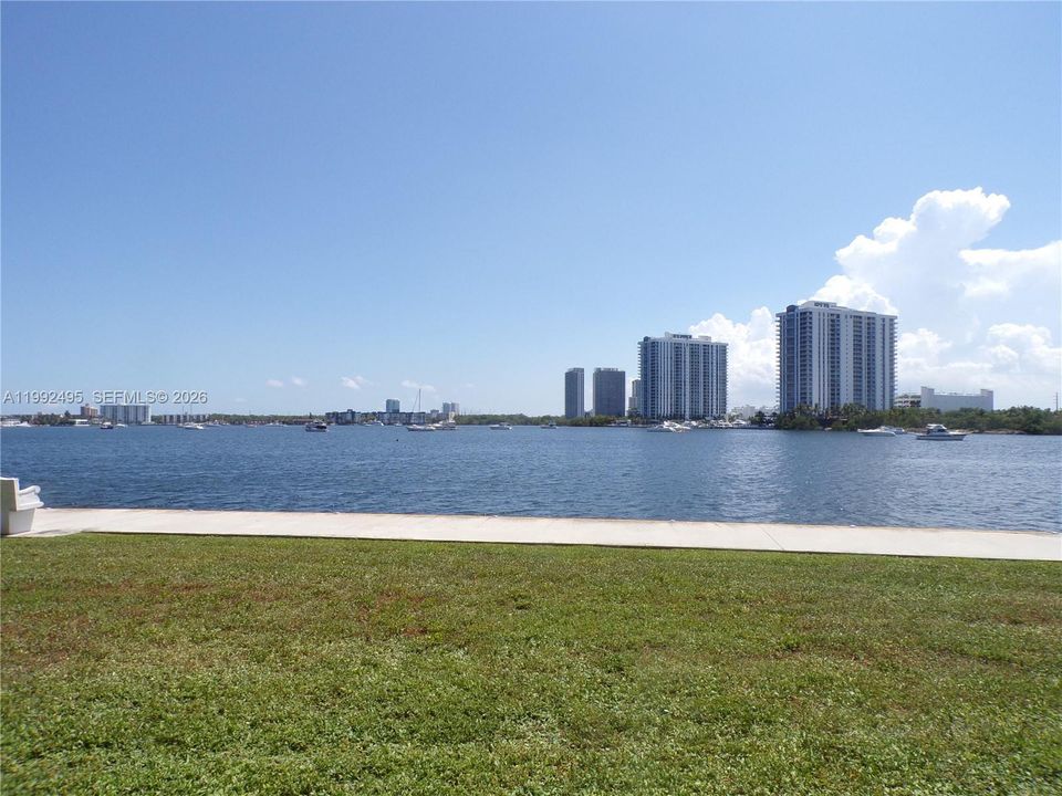 For Sale: $165,000 (1 beds, 1 baths, 768 Square Feet)