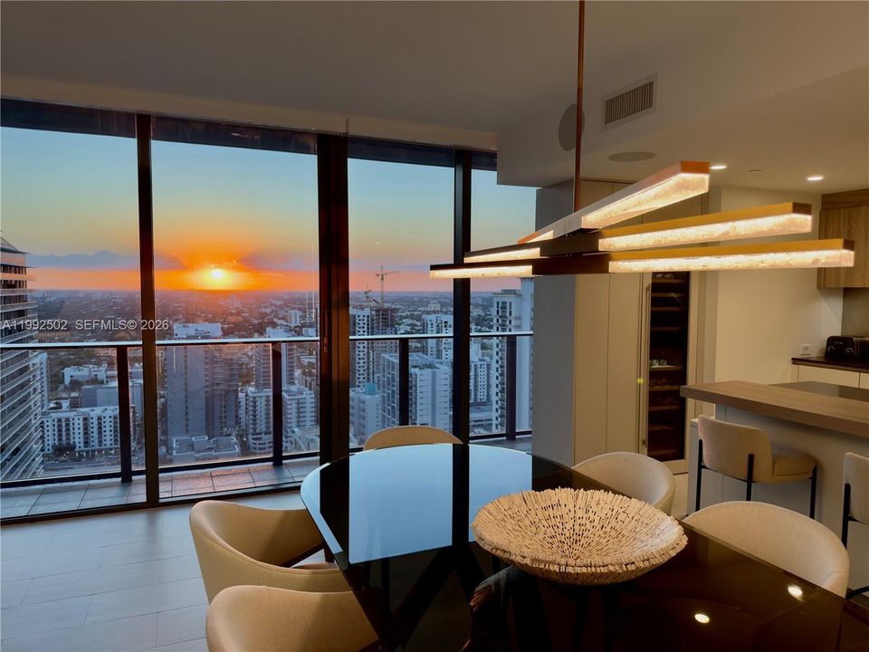 En Venta: $2,550,000 (3 camas, 3 baños, 1909 Pies cuadrados)
