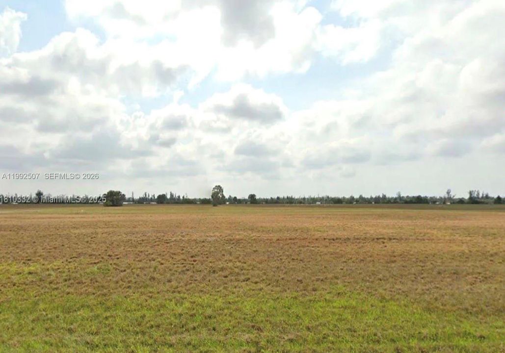 На продажу: $18,000 (0.17 acres)