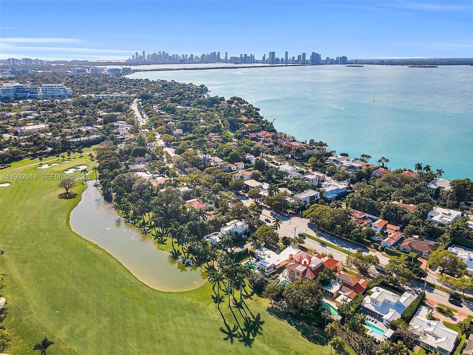 En Venta: $4,695,000 (5 camas, 5 baños, 6011 Pies cuadrados)