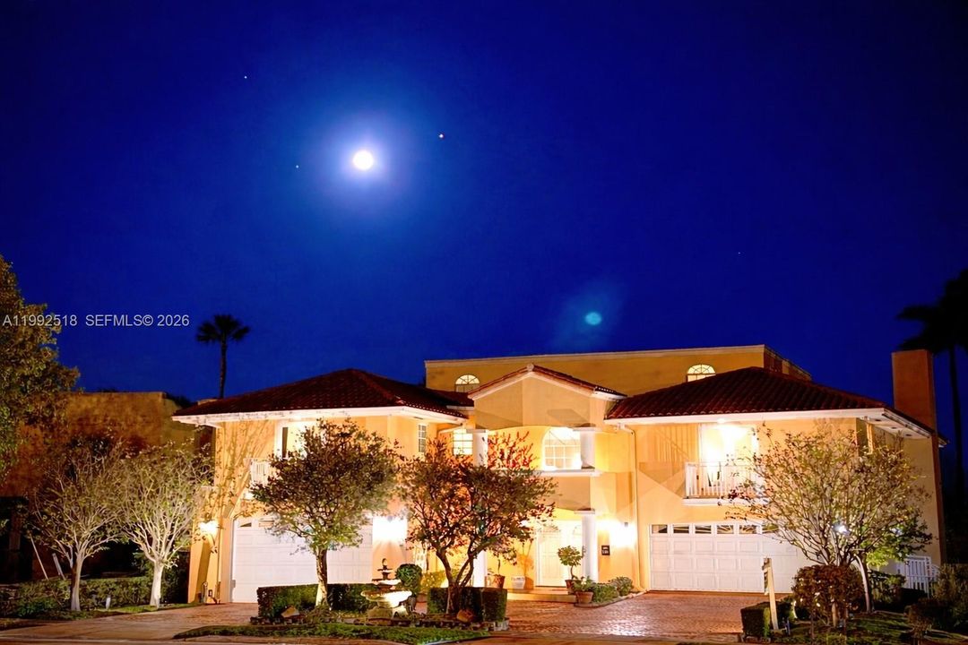 En Venta: $4,695,000 (5 camas, 5 baños, 6011 Pies cuadrados)