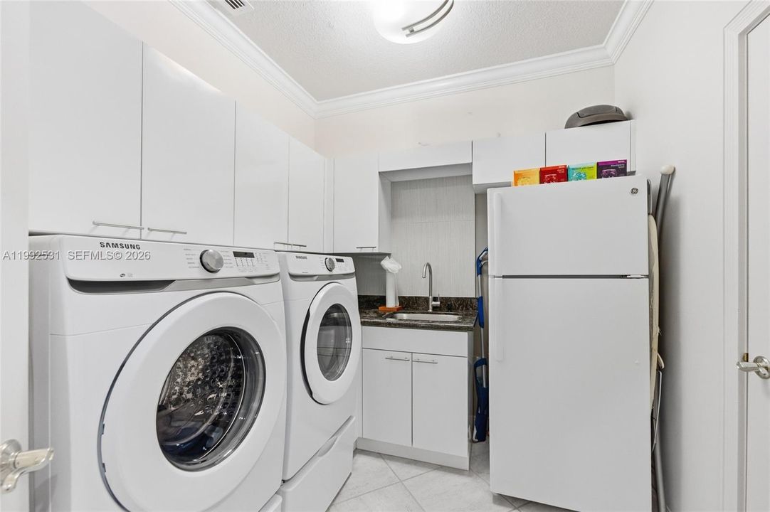 En Venta: $2,395,000 (6 camas, 4 baños, 4281 Pies cuadrados)