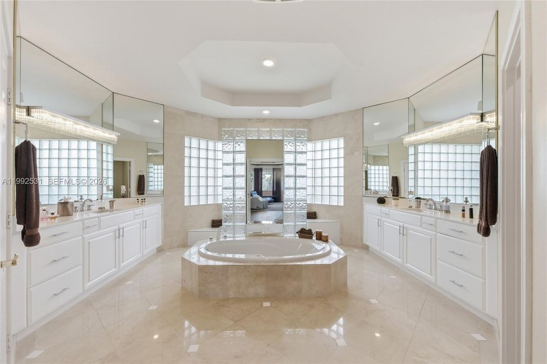 En Venta: $2,395,000 (6 camas, 4 baños, 4281 Pies cuadrados)