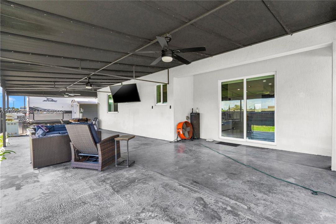 Active With Contract: $3,800 (4 beds, 2 baths, 1687 Square Feet)