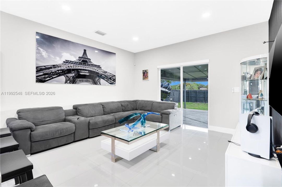 Active With Contract: $3,800 (4 beds, 2 baths, 1687 Square Feet)