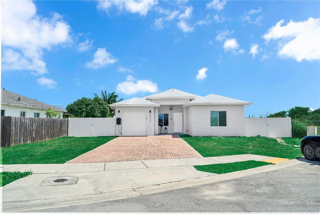 Active With Contract: $3,800 (4 beds, 2 baths, 1687 Square Feet)