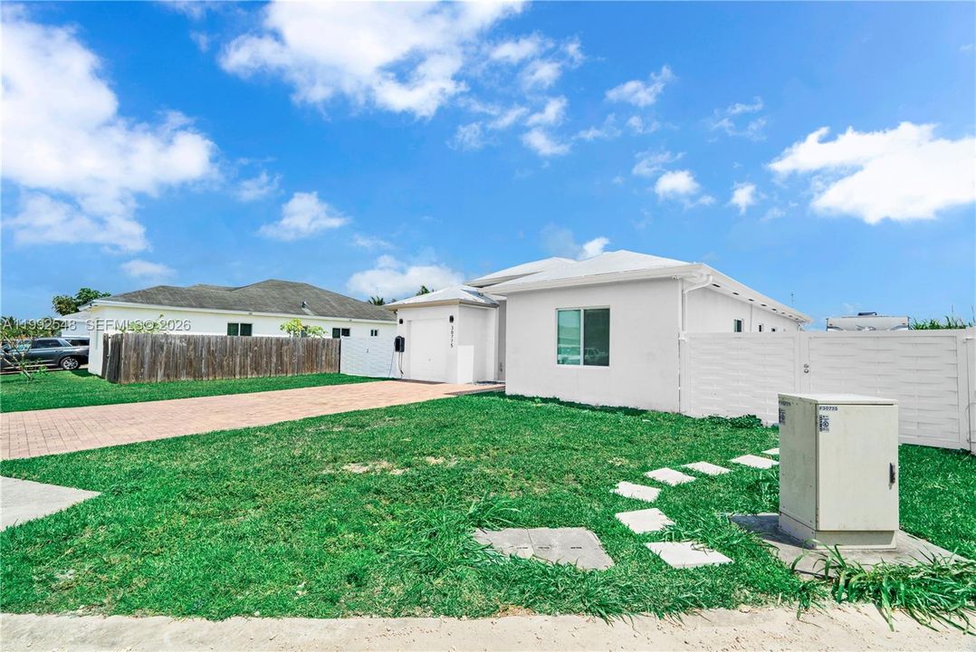 Active With Contract: $3,800 (4 beds, 2 baths, 1687 Square Feet)