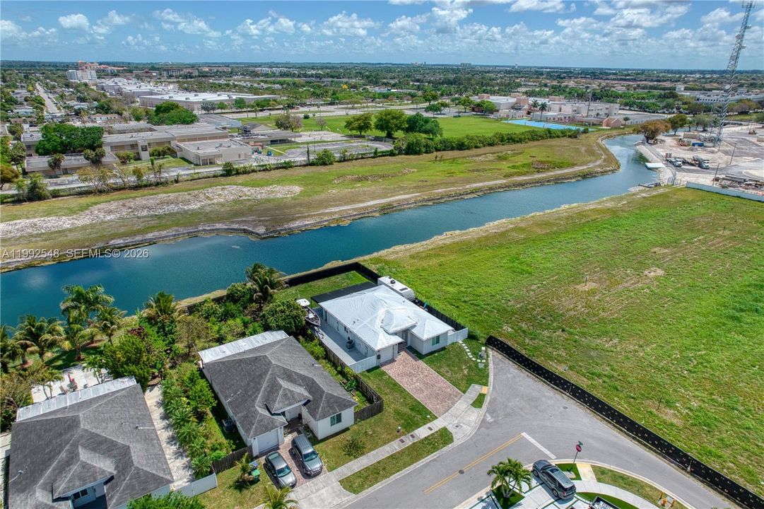 Active With Contract: $3,800 (4 beds, 2 baths, 1687 Square Feet)