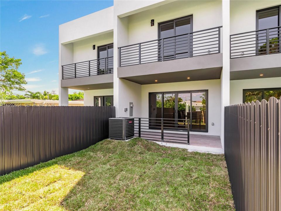 En Venta: $949,000 (3 camas, 2 baños, 1550 Pies cuadrados)