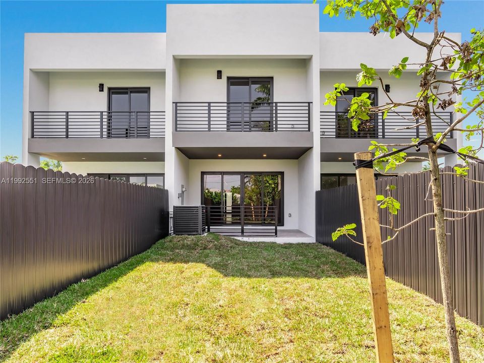 En Venta: $949,000 (3 camas, 2 baños, 1550 Pies cuadrados)