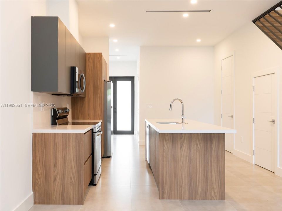 En Venta: $949,000 (3 camas, 2 baños, 1550 Pies cuadrados)