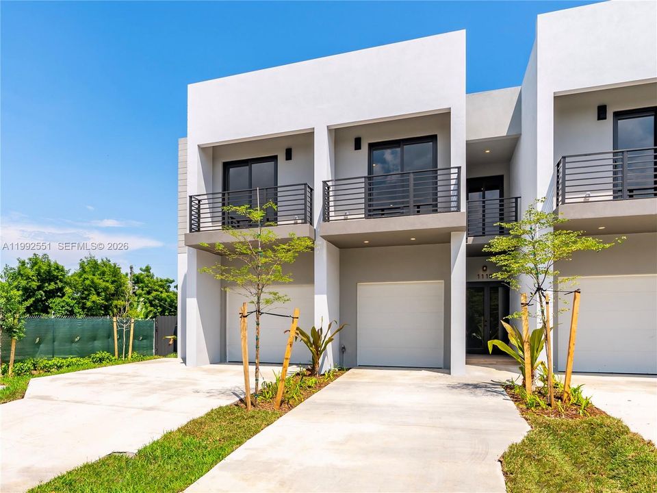 En Venta: $949,000 (3 camas, 2 baños, 1550 Pies cuadrados)