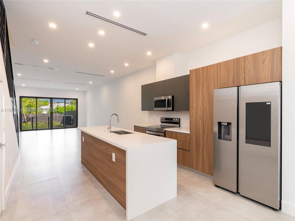 En Venta: $949,000 (3 camas, 2 baños, 1550 Pies cuadrados)