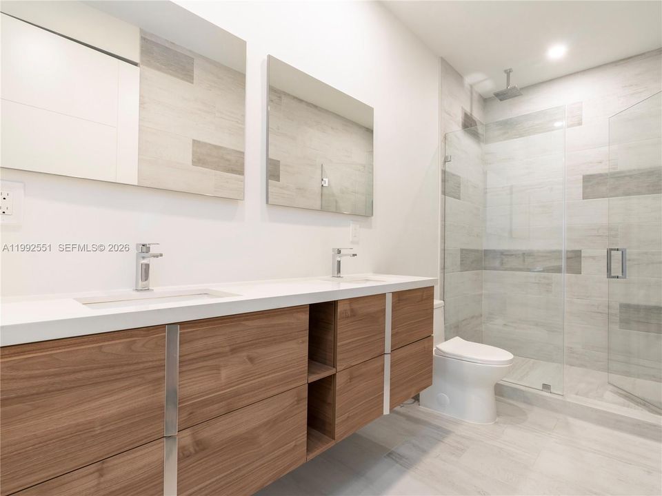En Venta: $949,000 (3 camas, 2 baños, 1550 Pies cuadrados)