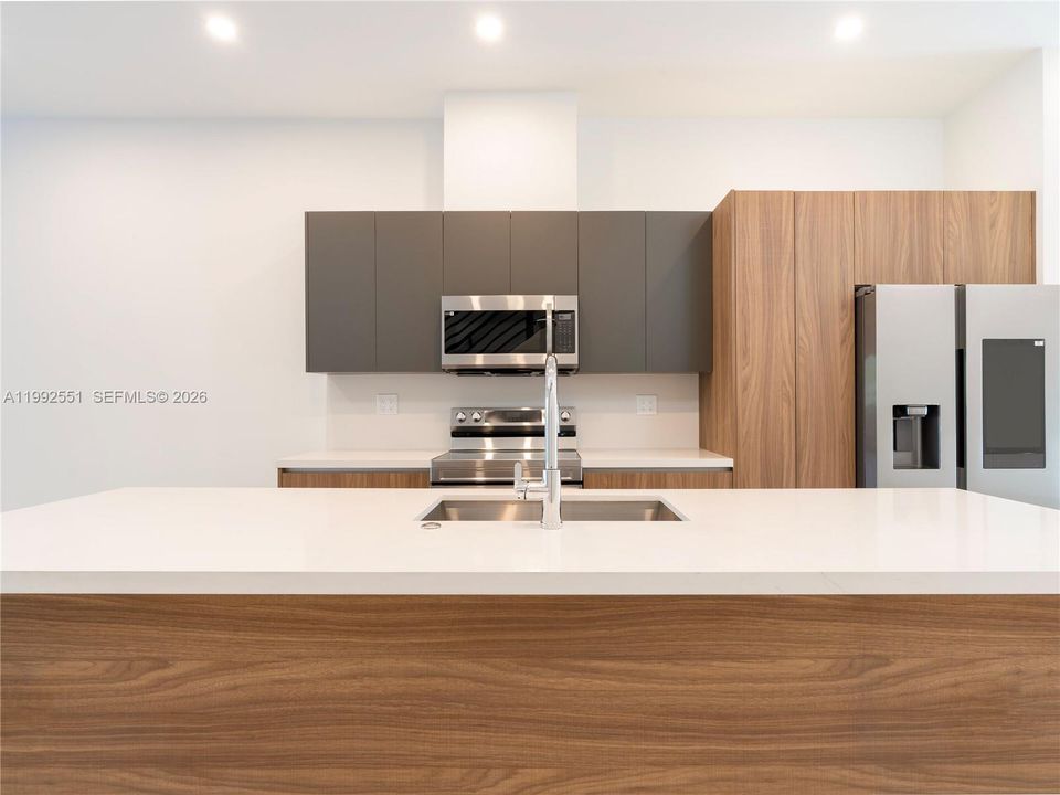 En Venta: $949,000 (3 camas, 2 baños, 1550 Pies cuadrados)