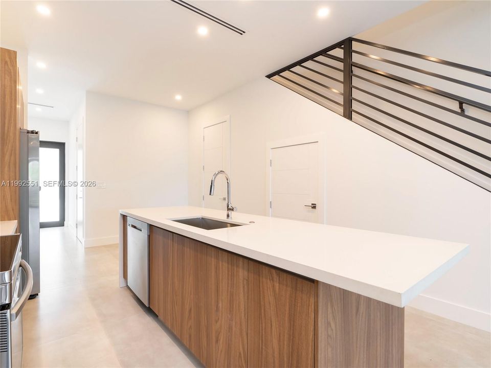 En Venta: $949,000 (3 camas, 2 baños, 1550 Pies cuadrados)