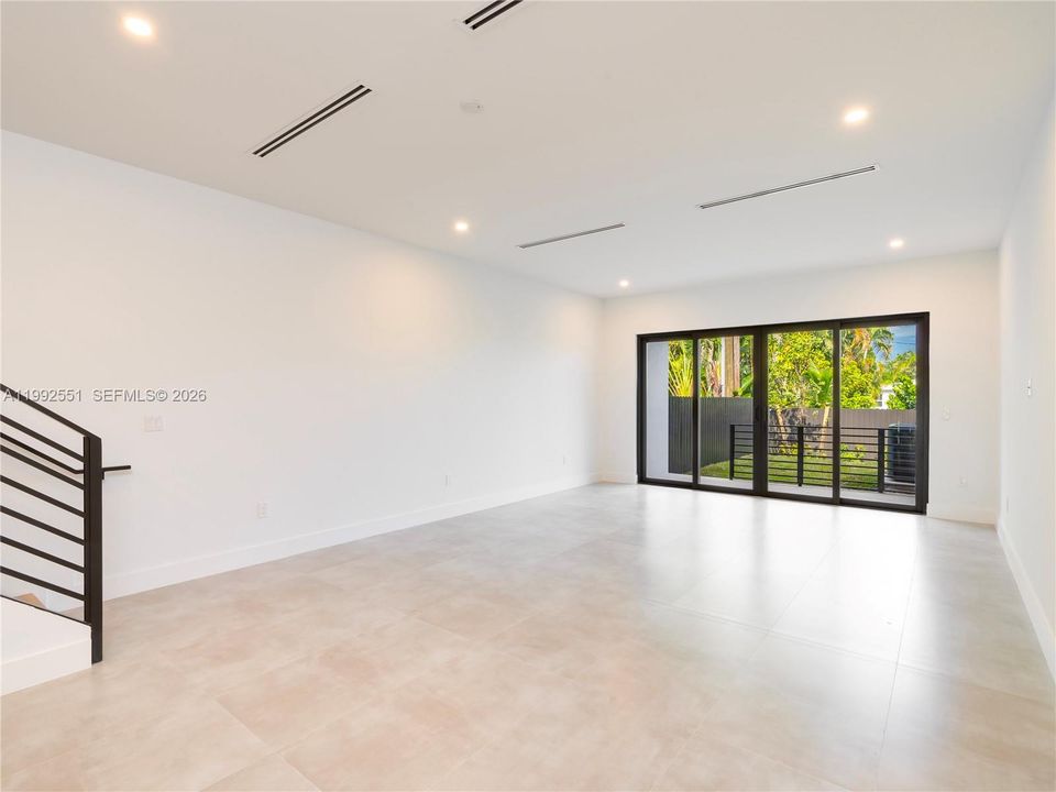 En Venta: $949,000 (3 camas, 2 baños, 1550 Pies cuadrados)