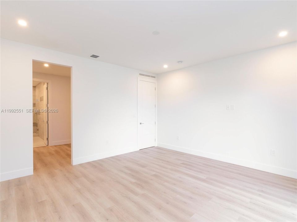 En Venta: $949,000 (3 camas, 2 baños, 1550 Pies cuadrados)