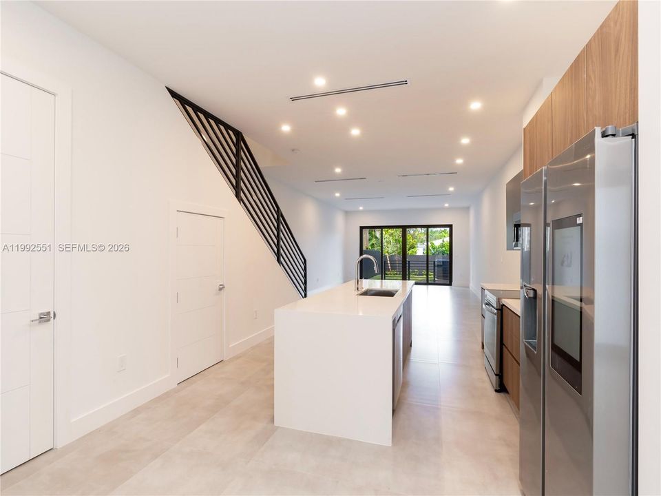 En Venta: $949,000 (3 camas, 2 baños, 1550 Pies cuadrados)