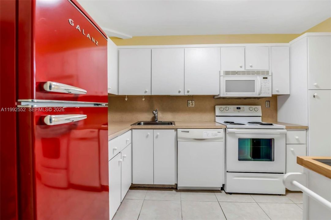 For Sale: $115,000 (2 beds, 2 baths, 1100 Square Feet)