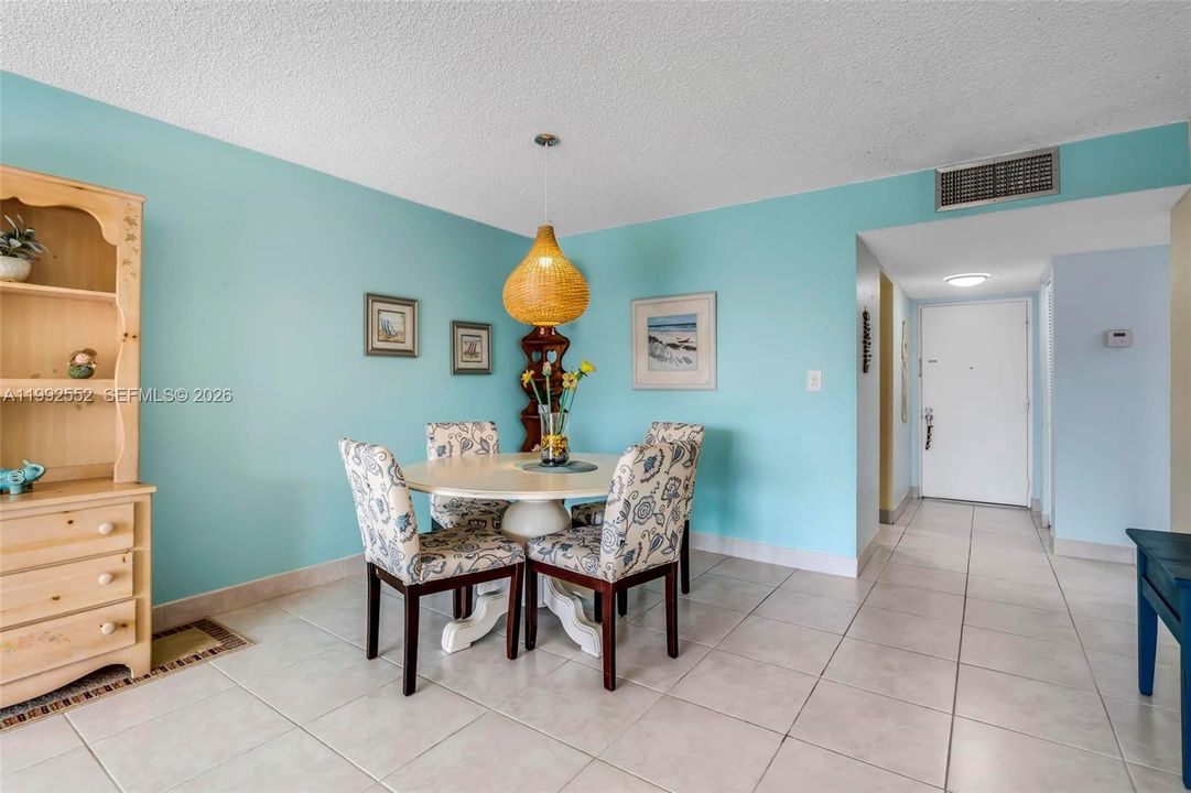 For Sale: $115,000 (2 beds, 2 baths, 1100 Square Feet)