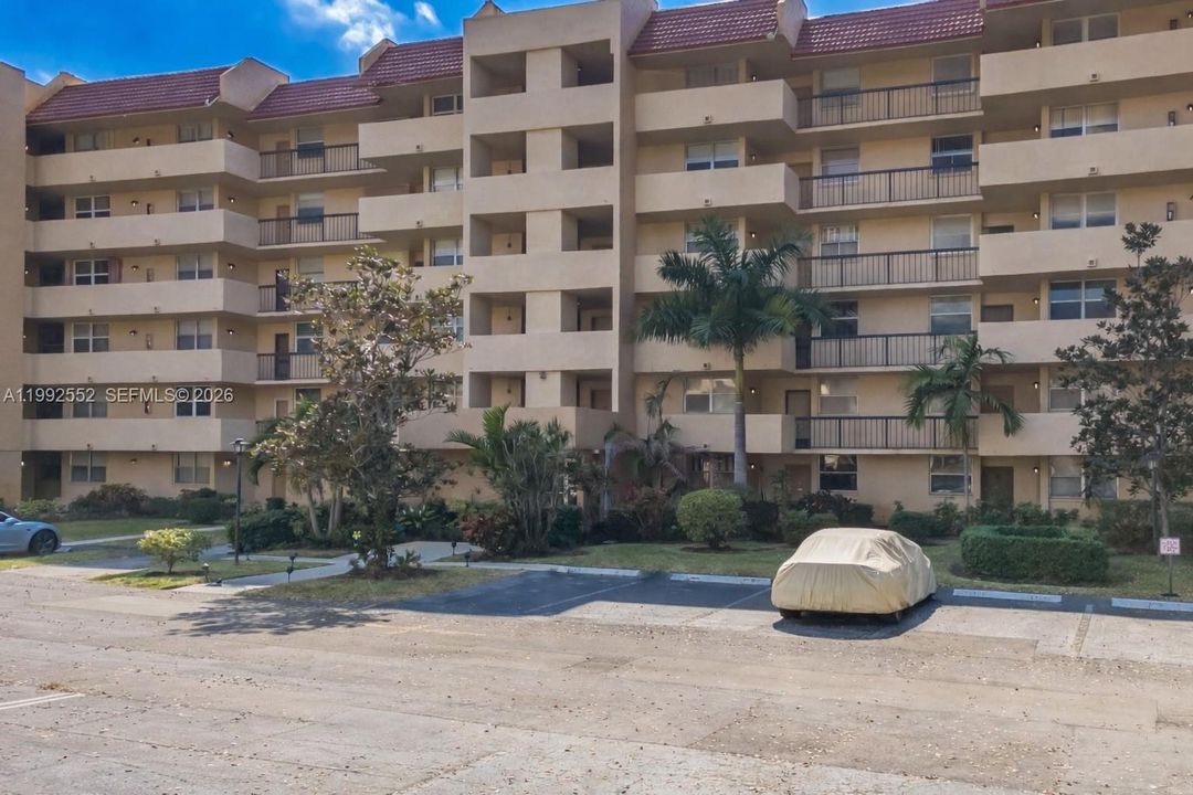For Sale: $115,000 (2 beds, 2 baths, 1100 Square Feet)