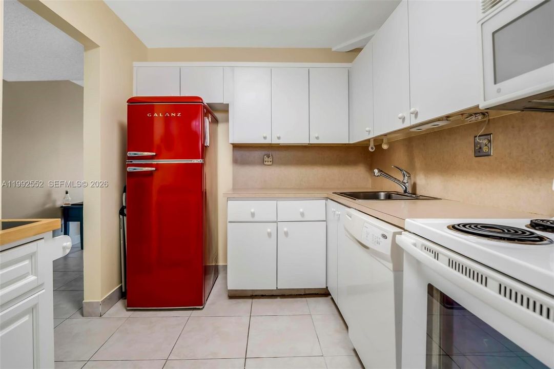 For Sale: $115,000 (2 beds, 2 baths, 1100 Square Feet)