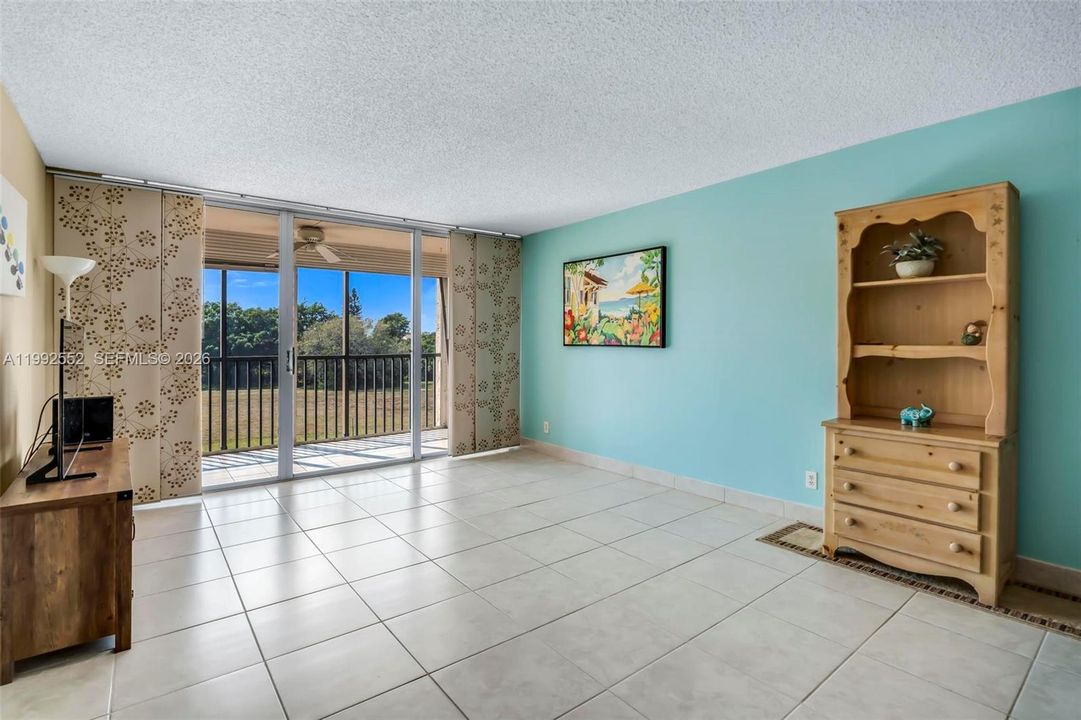 For Sale: $115,000 (2 beds, 2 baths, 1100 Square Feet)