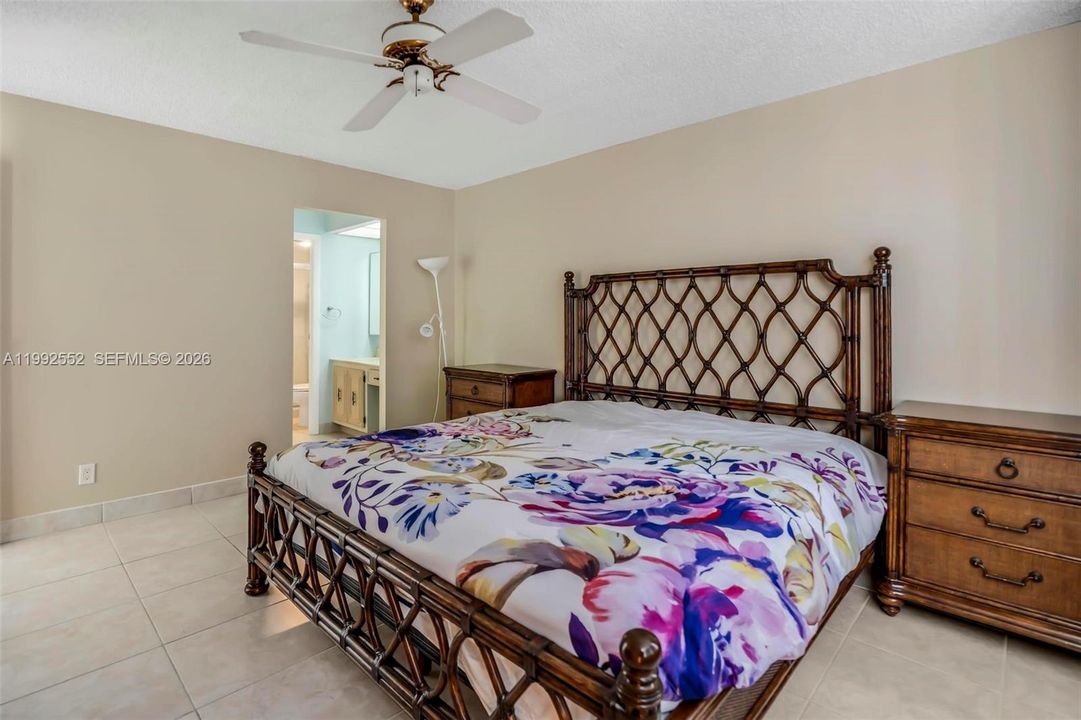 For Sale: $115,000 (2 beds, 2 baths, 1100 Square Feet)