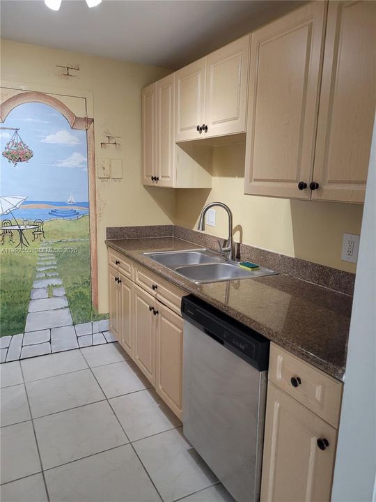 For Rent: $23,509 (2 beds, 2 baths, 963 Square Feet)