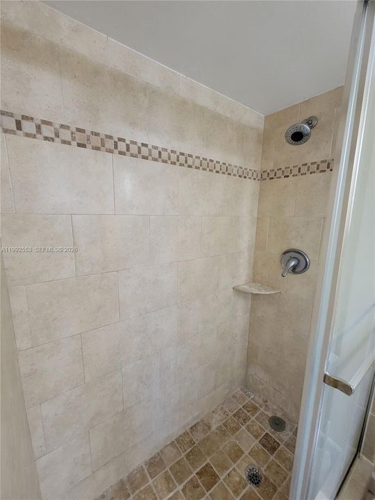 For Rent: $23,509 (2 beds, 2 baths, 963 Square Feet)