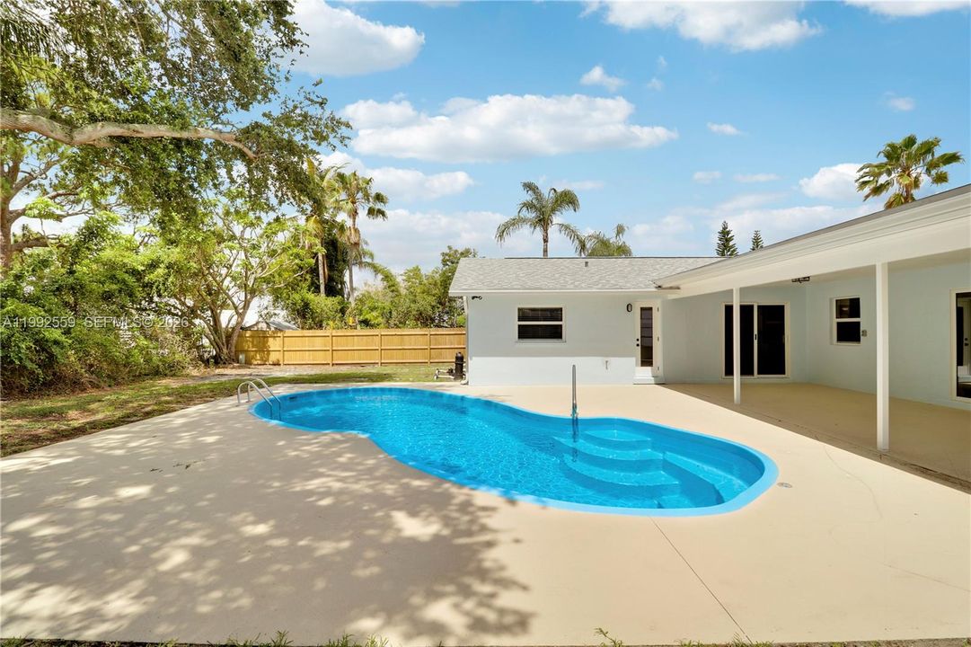 For Sale: $825,000 (3 beds, 2 baths, 1682 Square Feet)