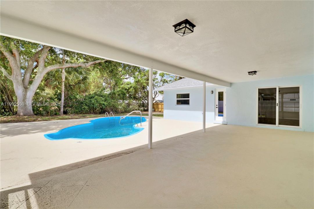 For Sale: $825,000 (3 beds, 2 baths, 1682 Square Feet)