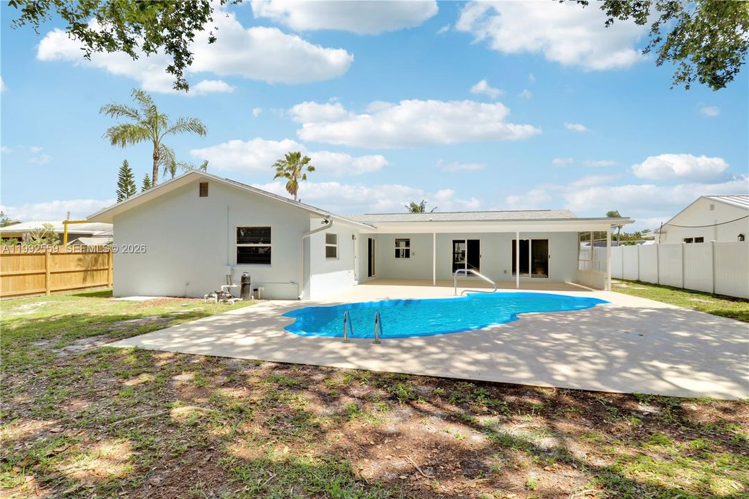 For Sale: $825,000 (3 beds, 2 baths, 1682 Square Feet)