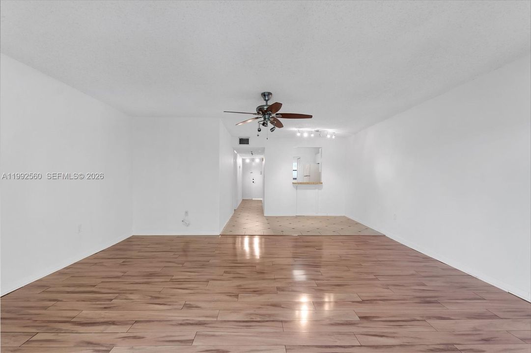 En Venta: $199,900 (2 camas, 2 baños, 1210 Pies cuadrados)