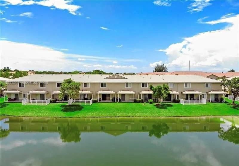 Activo con contrato: $2,800 (3 camas, 2 baños, 1446 Pies cuadrados)