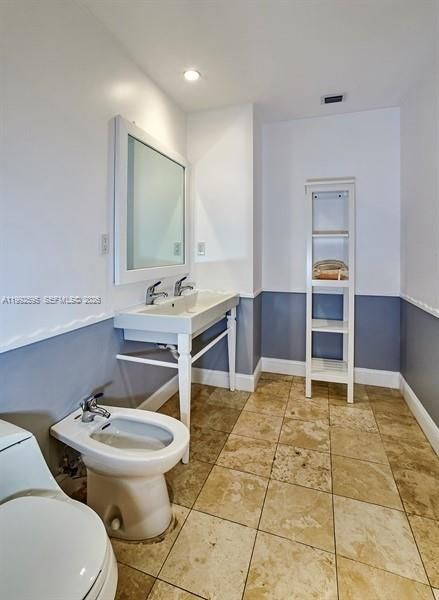 Active With Contract: $12,000 (3 beds, 4 baths, 2918 Square Feet)