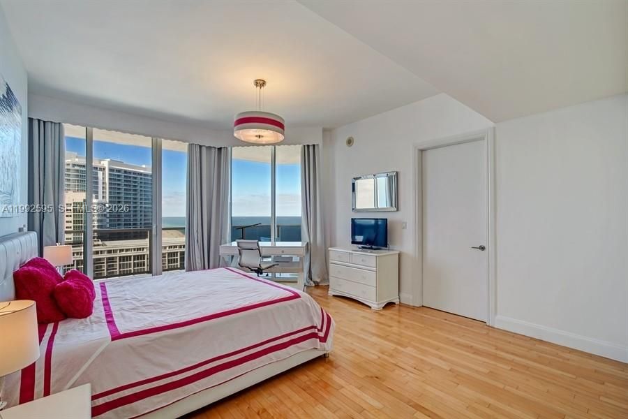 Active With Contract: $12,000 (3 beds, 4 baths, 2918 Square Feet)