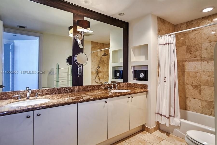 Active With Contract: $12,000 (3 beds, 4 baths, 2918 Square Feet)