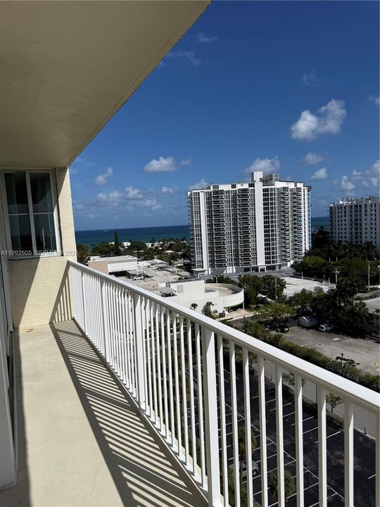 Active With Contract: $699,900 (3 beds, 2 baths, 1510 Square Feet)