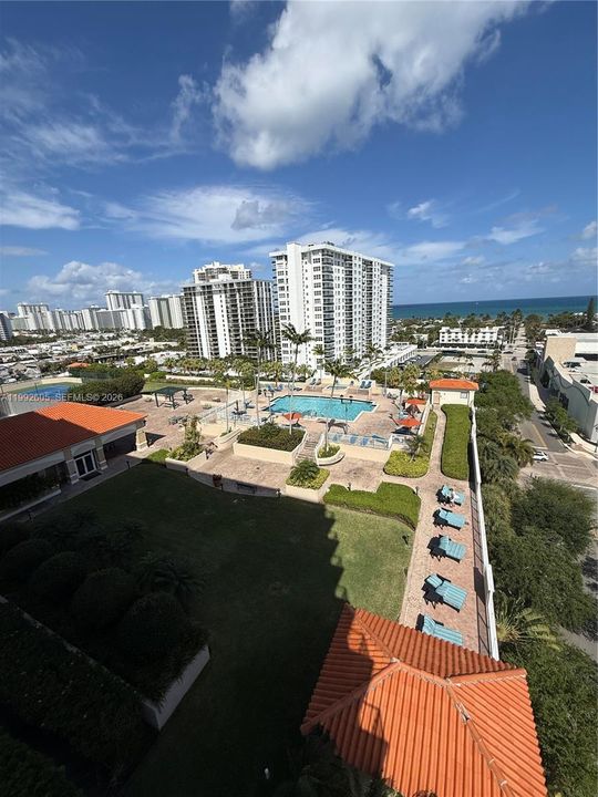Active With Contract: $699,900 (3 beds, 2 baths, 1510 Square Feet)