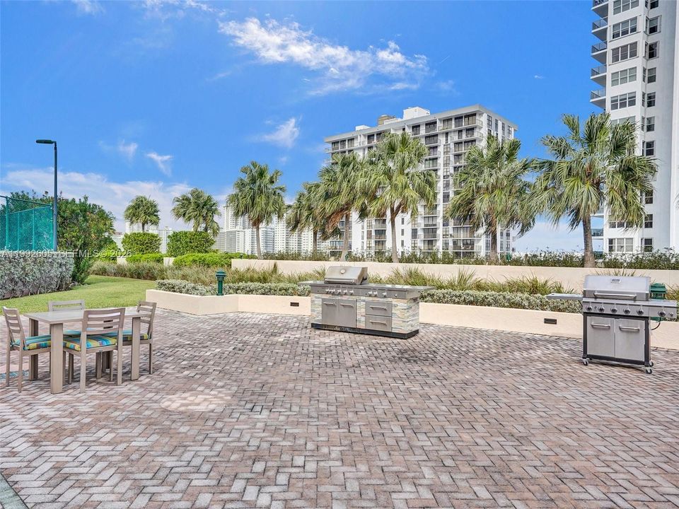 Active With Contract: $699,900 (3 beds, 2 baths, 1510 Square Feet)