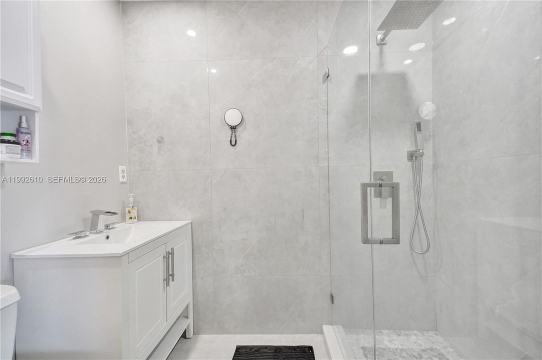 En Venta: $357,900 (2 camas, 2 baños, 1064 Pies cuadrados)