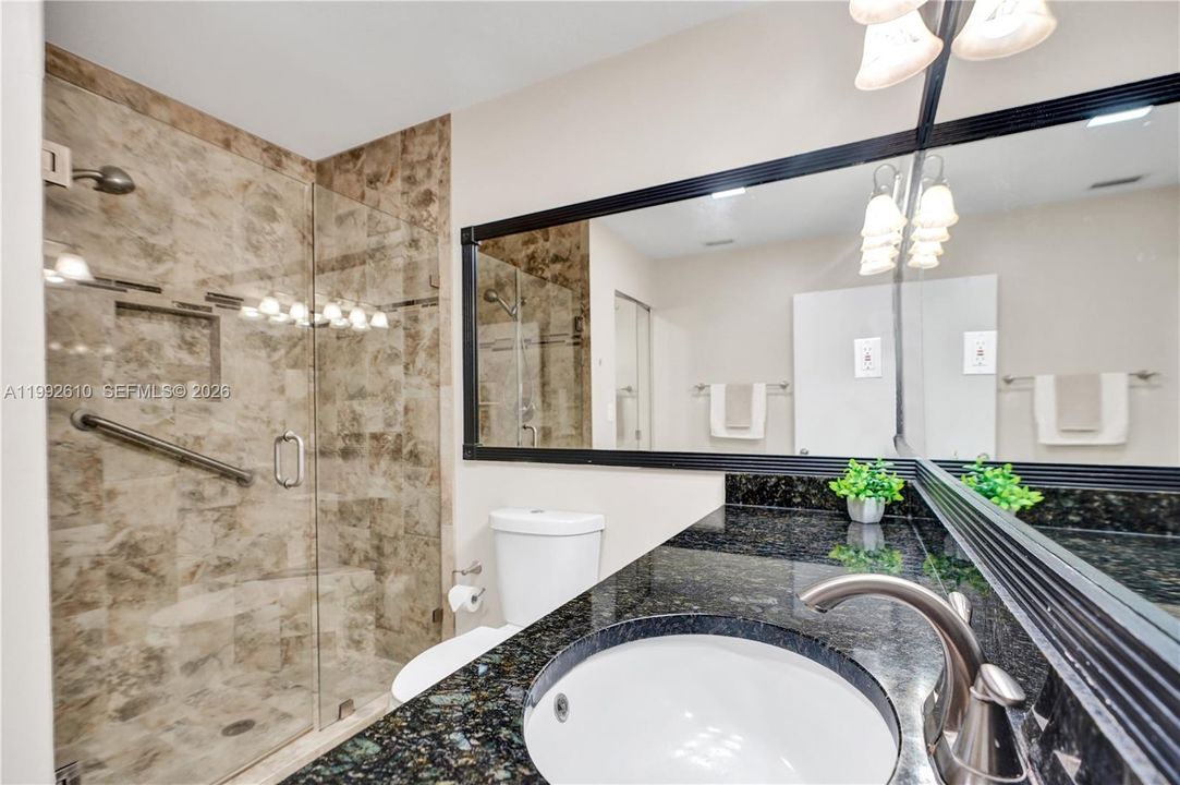 En Venta: $357,900 (2 camas, 2 baños, 1064 Pies cuadrados)